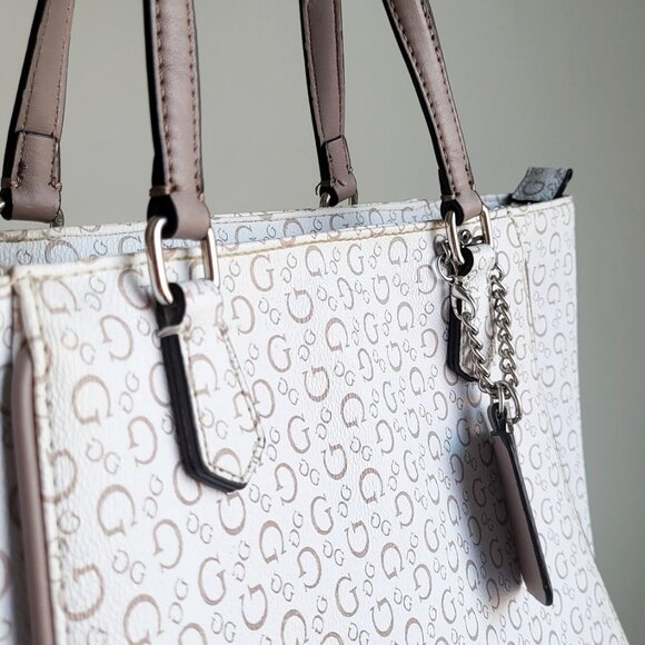 GUESS Logo Print Tote Bag - Picture 5 of 9
